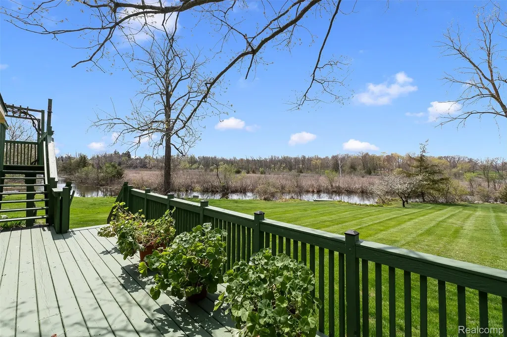 2745 Lari Court West Bloomfield Charter Township MI 48324