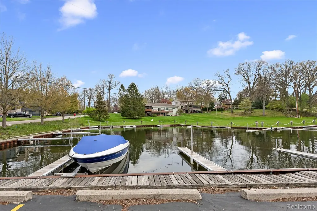 2745 Lari Court West Bloomfield Charter Township MI 48324