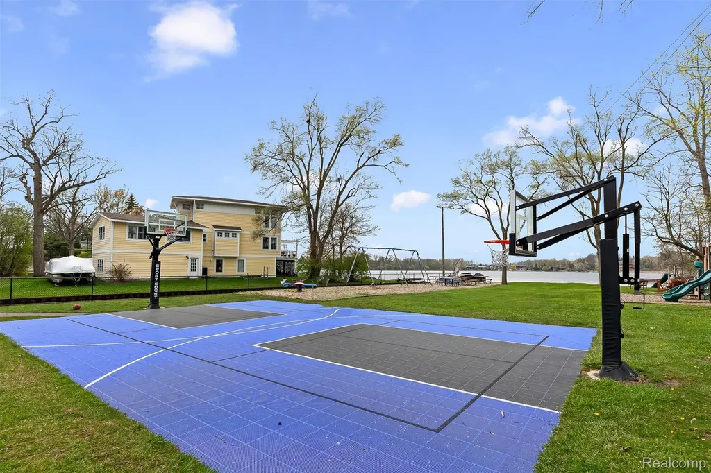 2745 Lari Court West Bloomfield Charter Township MI 48324