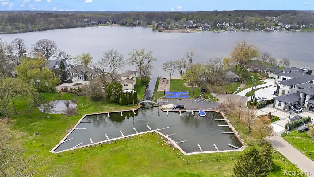 2745 Lari Court West Bloomfield Charter Township MI 48324