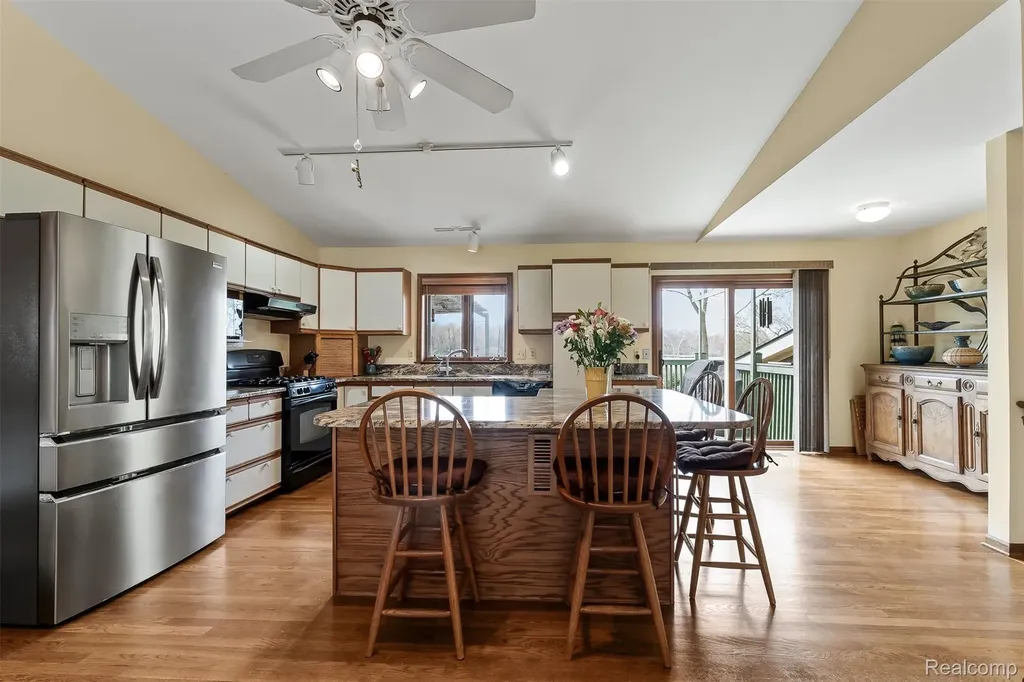 2745 Lari Court West Bloomfield Charter Township MI 48324