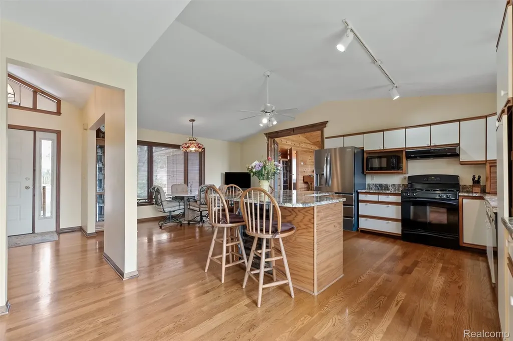 2745 Lari Court West Bloomfield Charter Township MI 48324