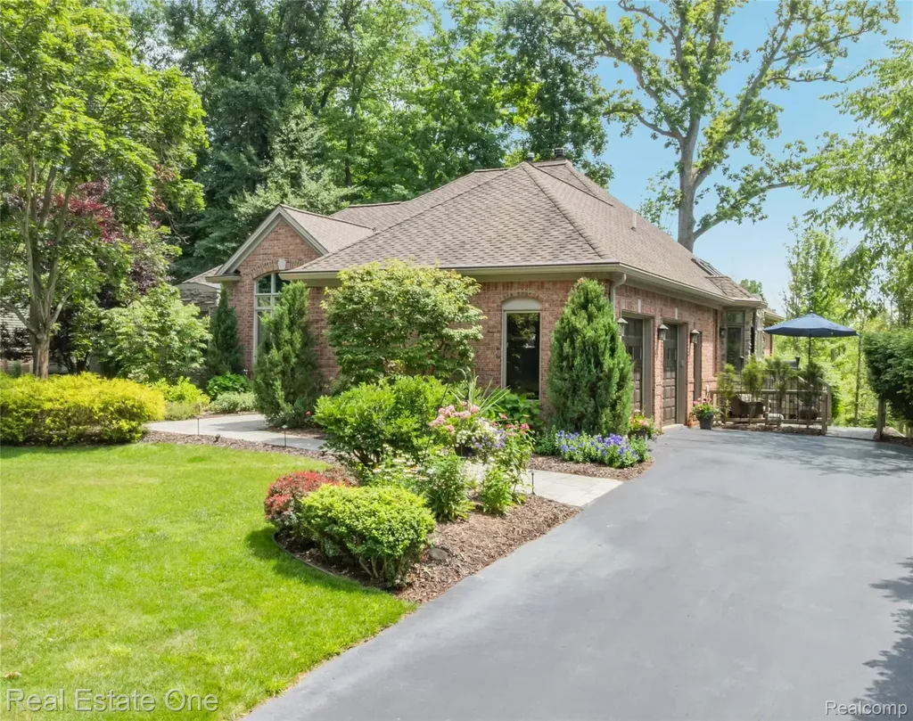 3633 Orion Oaks Drive Orion Charter Township MI 48360