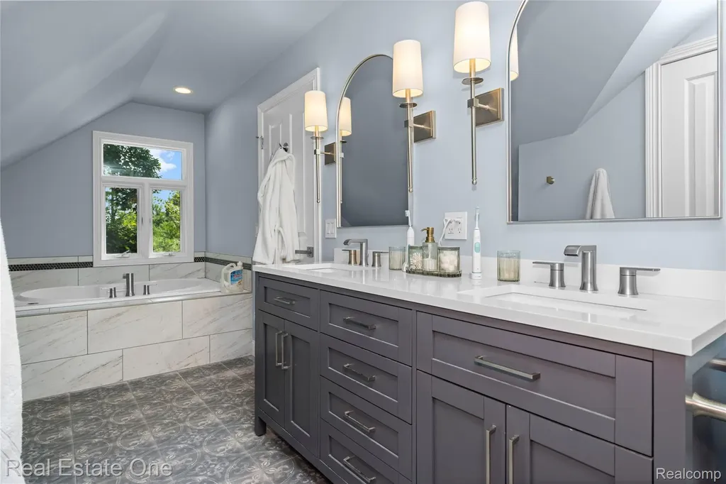 3633 Orion Oaks Drive Orion Charter Township MI 48360