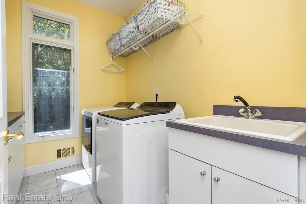 3633 Orion Oaks Drive Orion Charter Township MI 48360