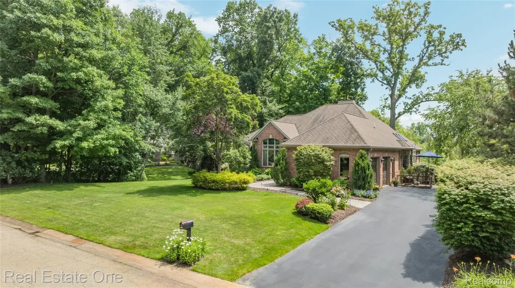 3633 Orion Oaks Drive Orion Charter Township MI 48360