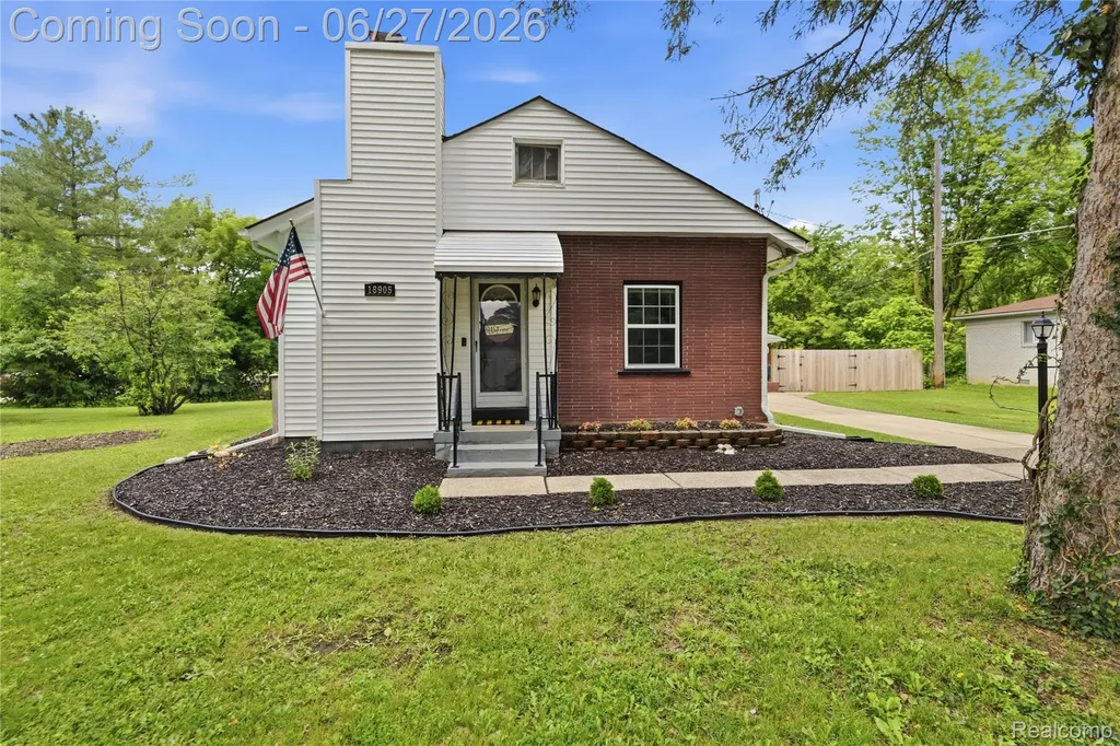 18905 Maplewood Street Livonia City MI 48152