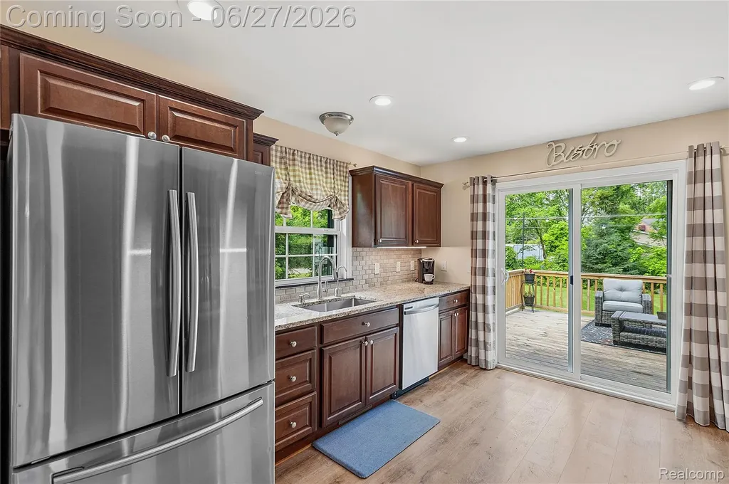 18905 Maplewood Street Livonia City MI 48152
