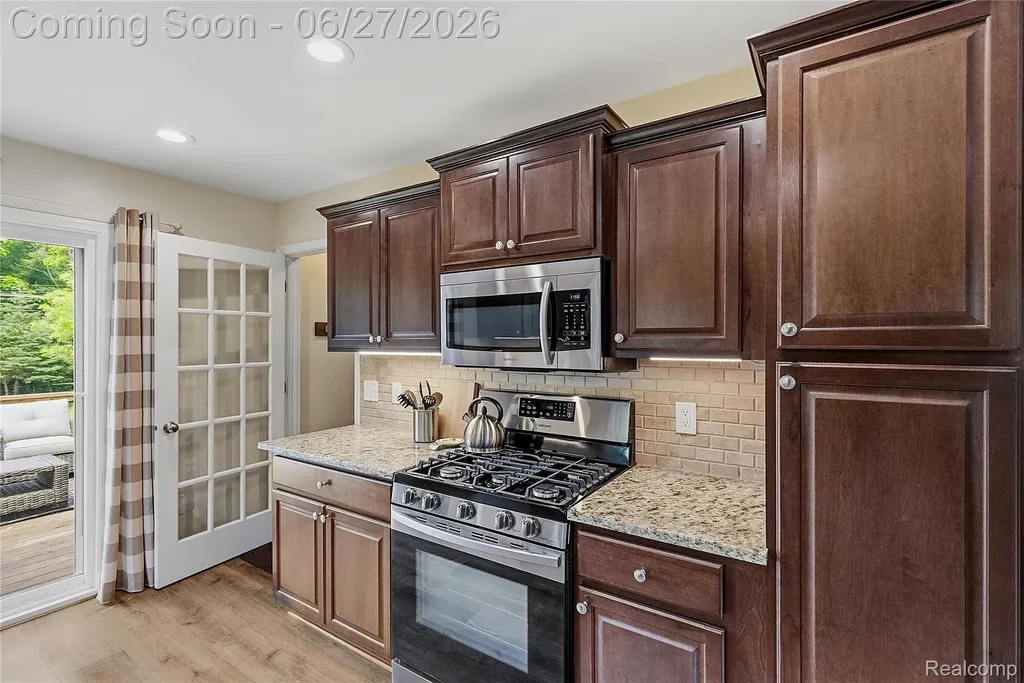 18905 Maplewood Street Livonia City MI 48152