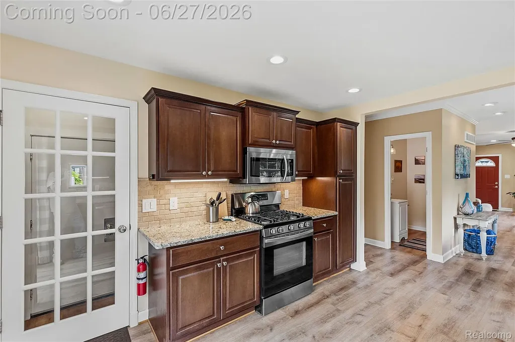 18905 Maplewood Street Livonia City MI 48152