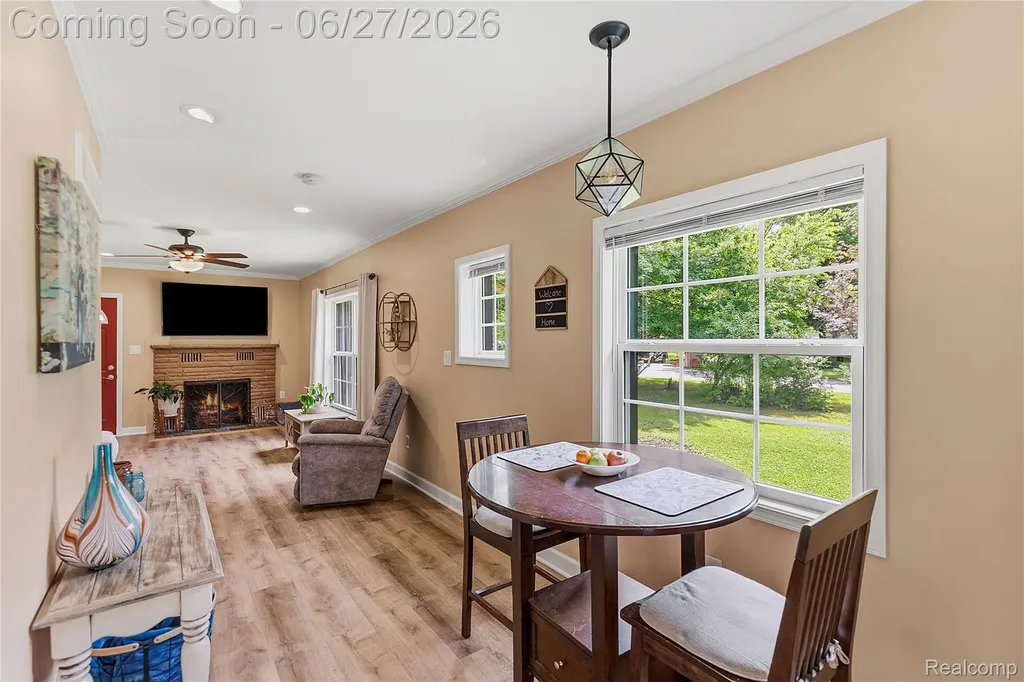 18905 Maplewood Street Livonia City MI 48152