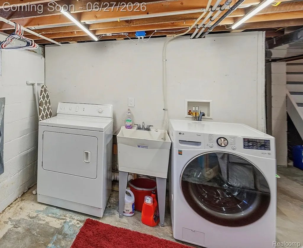 18905 Maplewood Street Livonia City MI 48152