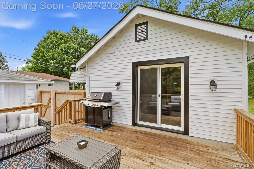 18905 Maplewood Street Livonia City MI 48152