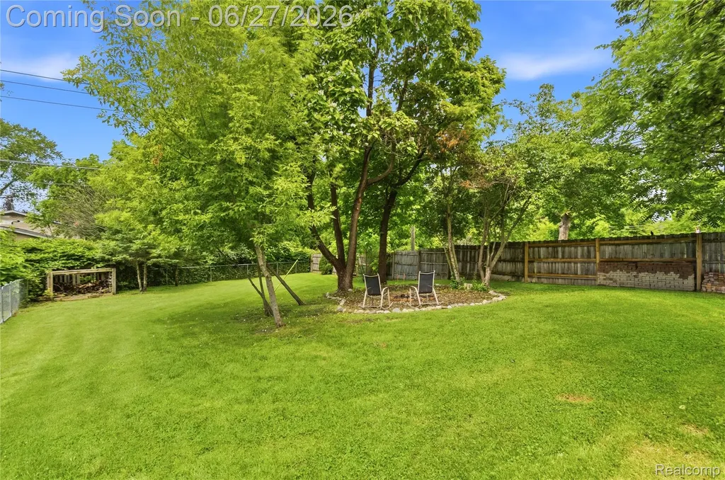 18905 Maplewood Street Livonia City MI 48152