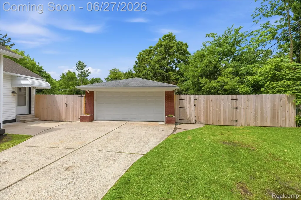 18905 Maplewood Street Livonia City MI 48152