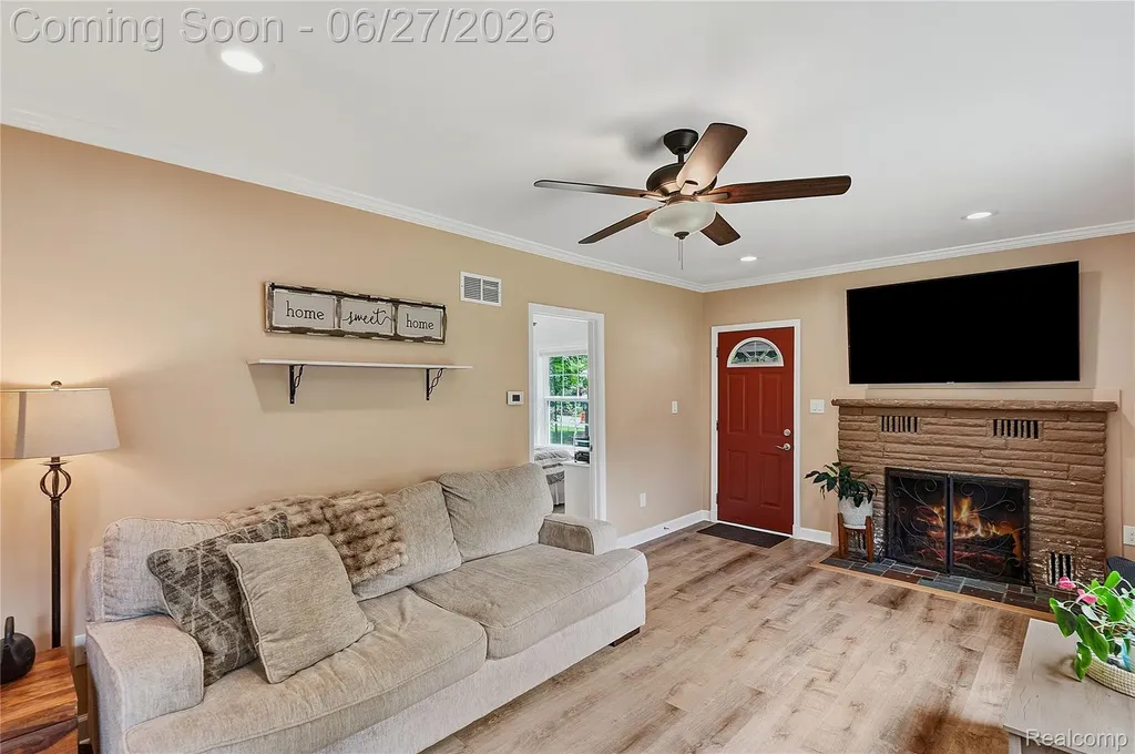 18905 Maplewood Street Livonia City MI 48152