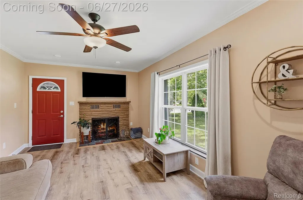 18905 Maplewood Street Livonia City MI 48152