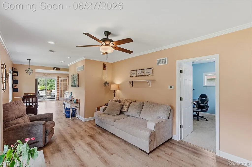 18905 Maplewood Street Livonia City MI 48152