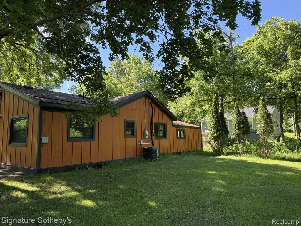 1829 Wellington Avenue Bloomfield Hills City MI 48302