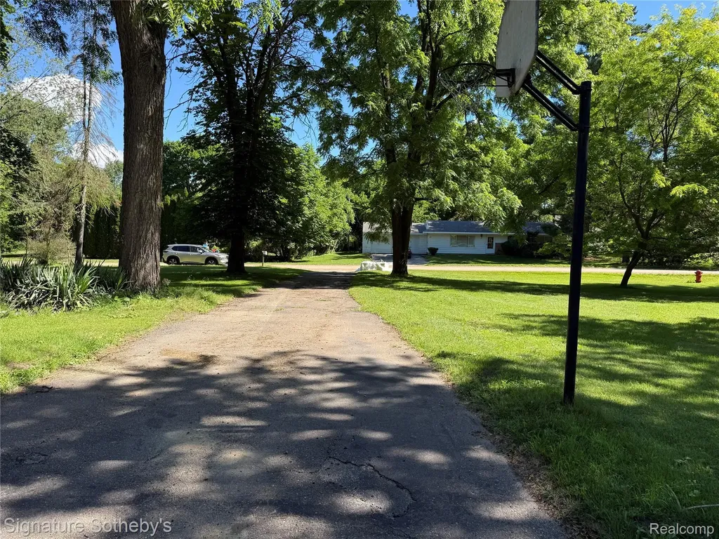 1829 Wellington Avenue Bloomfield Hills City MI 48302