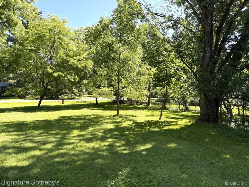 1829 Wellington Avenue Bloomfield Hills City MI 48302