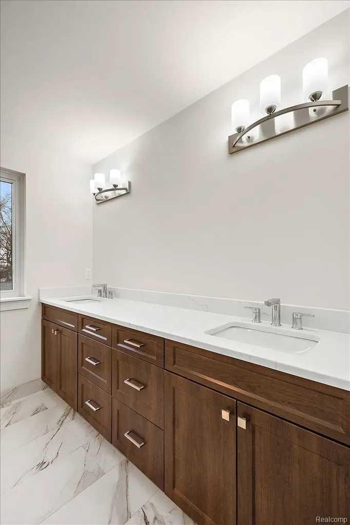 2911 Walsh Drive Rochester Hills City MI 48309