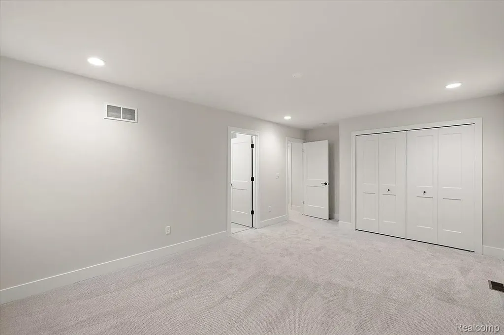 2911 Walsh Drive Rochester Hills City MI 48309