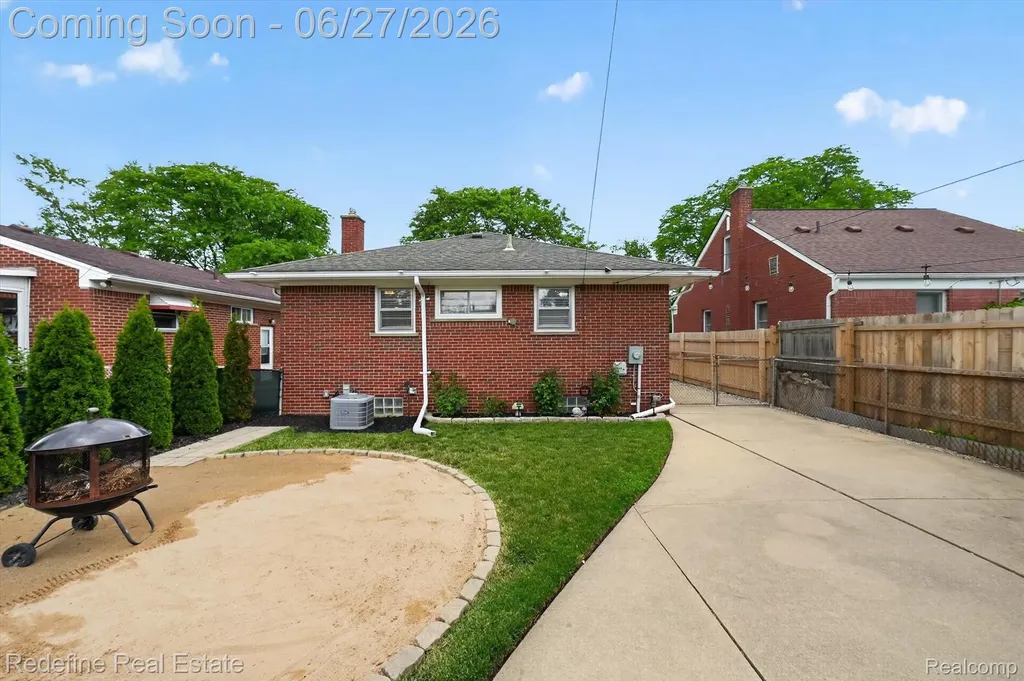 13547 Brest Street Southgate City MI 48195
