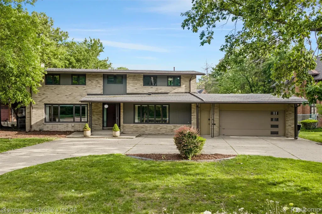 2771 W 7 Mile Road Detroit City MI 48221
