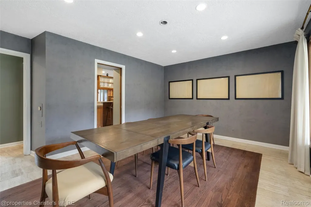 2771 W 7 Mile Road Detroit City MI 48221