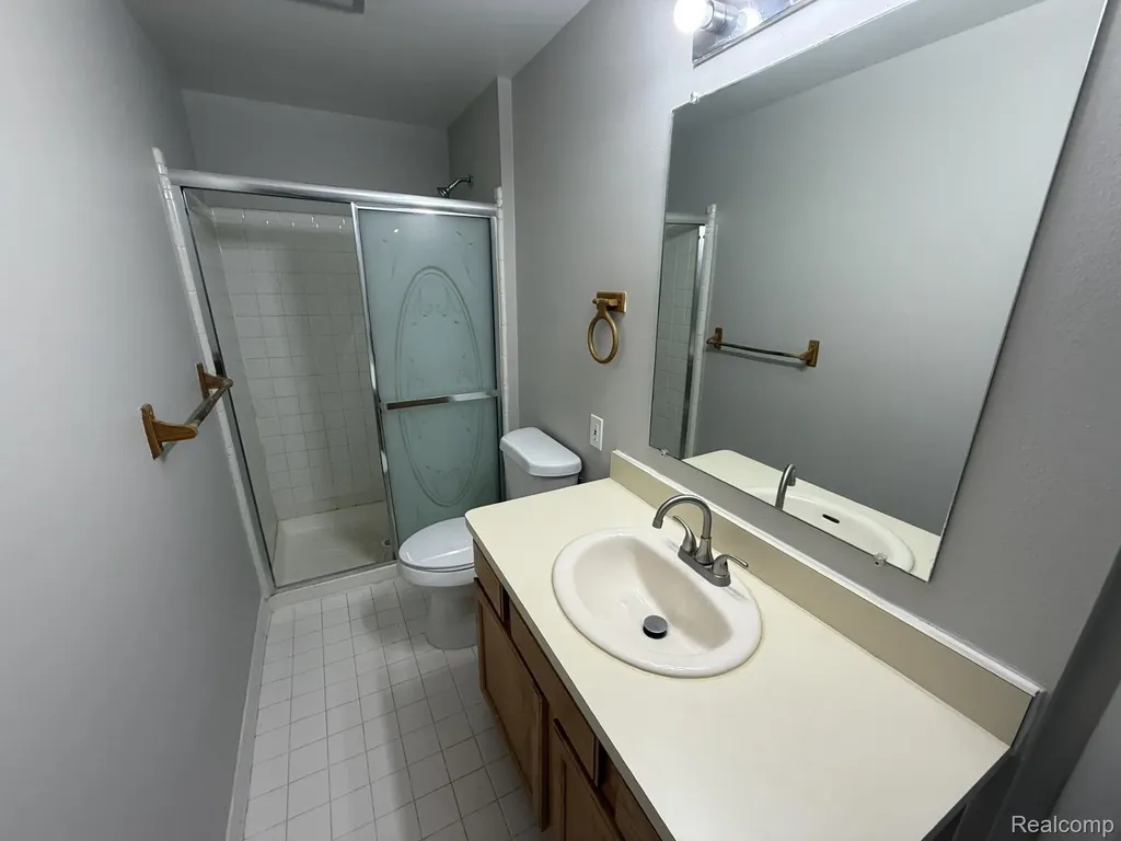 27153 Farmbrook Villa Drive Southfield City MI 48034
