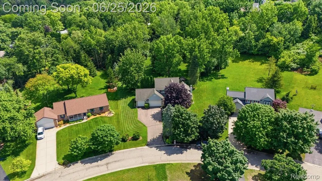 5762 Garnet Circle Independence Charter Township MI 48348