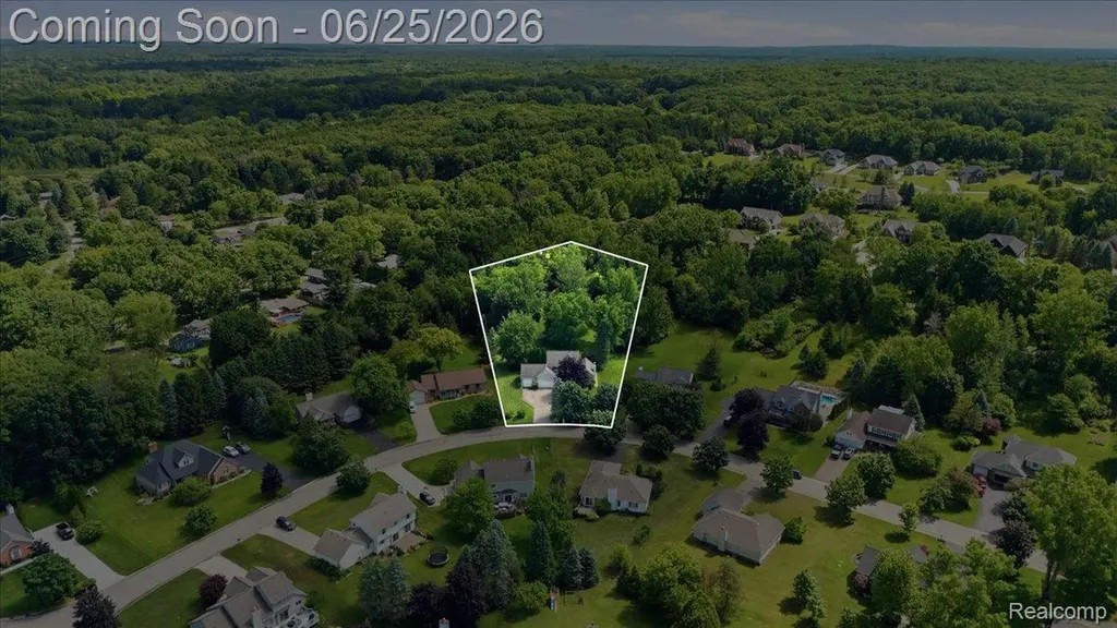 5762 Garnet Circle Independence Charter Township MI 48348