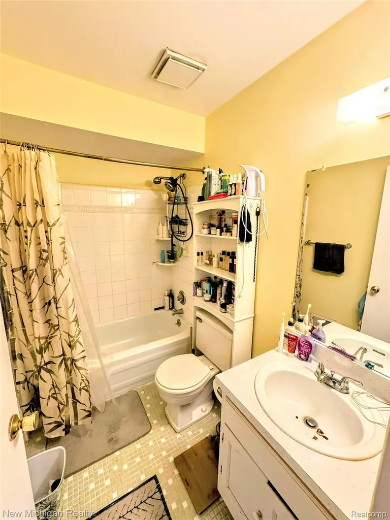 29208 Brittany Drive Roseville City MI 48066
