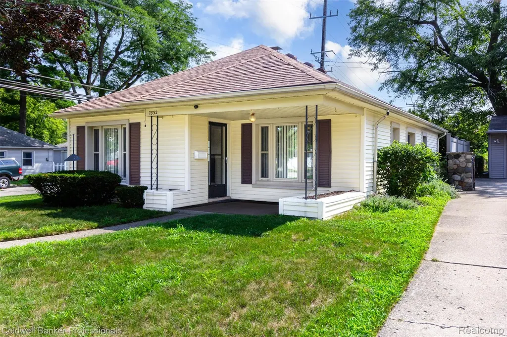 7332 N Vernon Street E Dearborn Heights City MI 48127