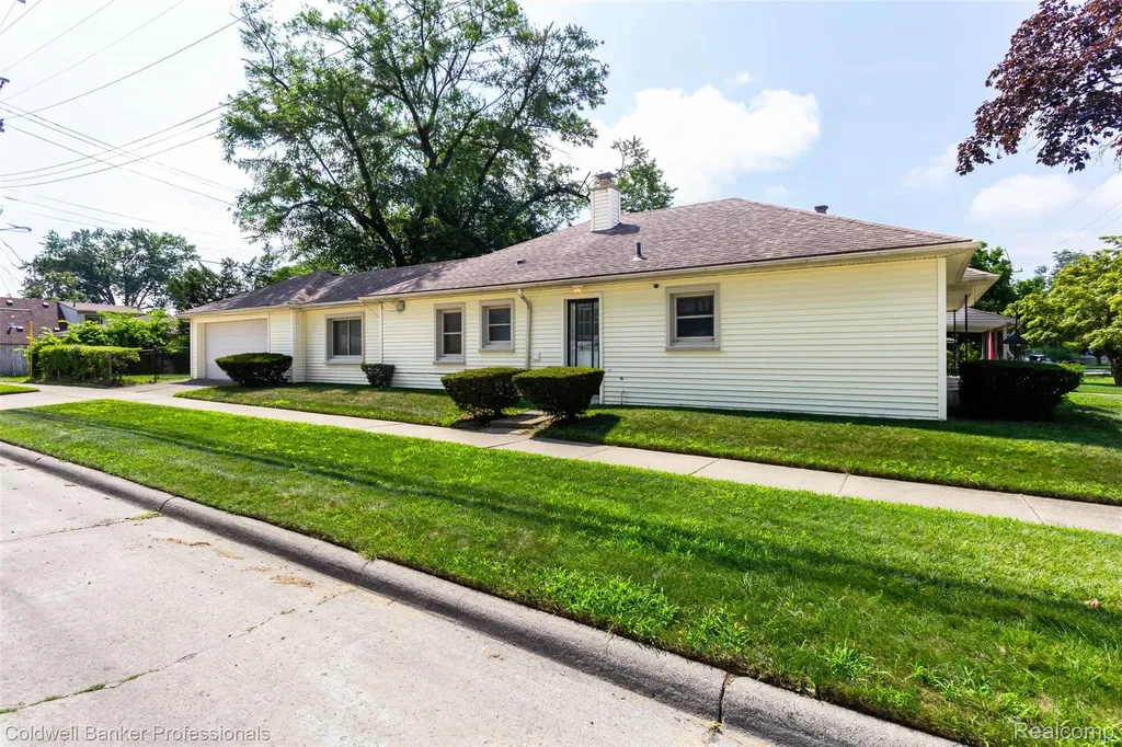 7332 N Vernon Street E Dearborn Heights City MI 48127