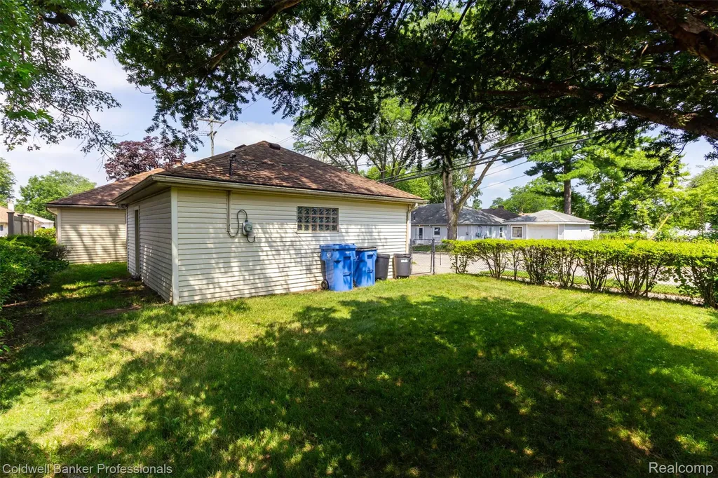 7332 N Vernon Street E Dearborn Heights City MI 48127