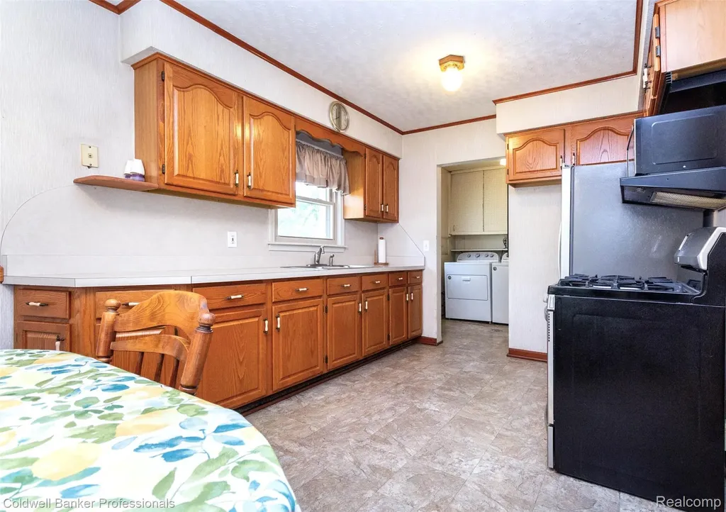7332 N Vernon Street E Dearborn Heights City MI 48127