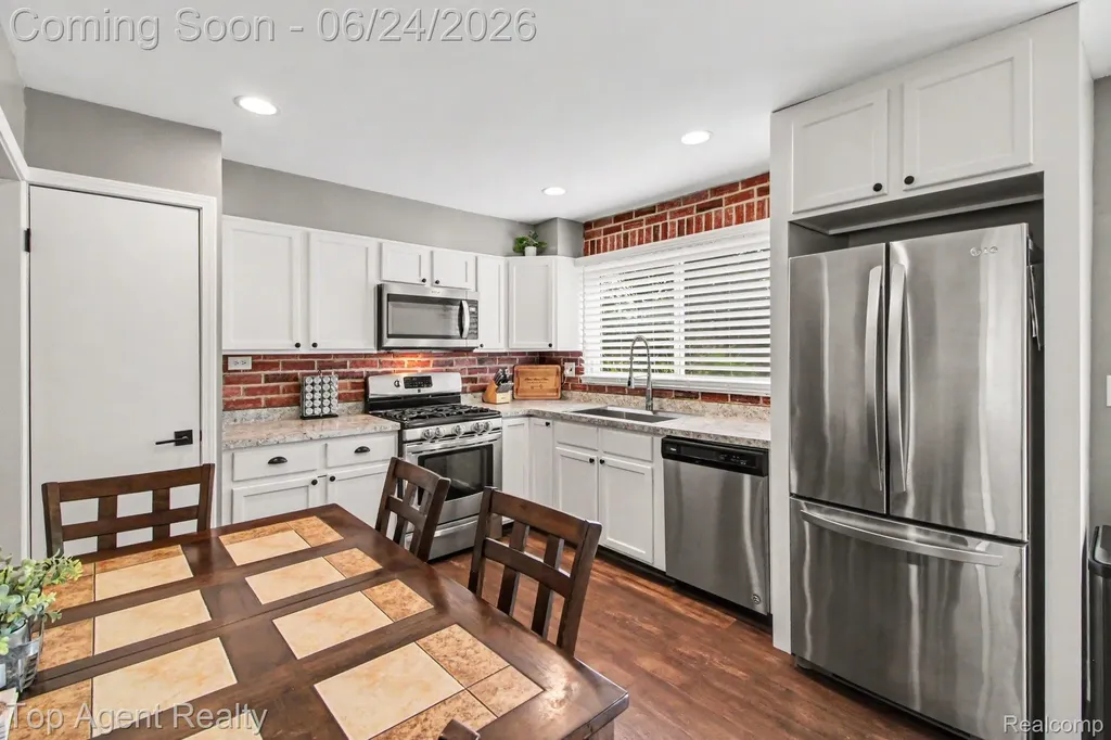 41636 Tetley Drive Sterling Heights City MI 48313