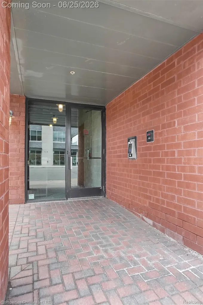 111 N Main Street Royal Oak City MI 48067
