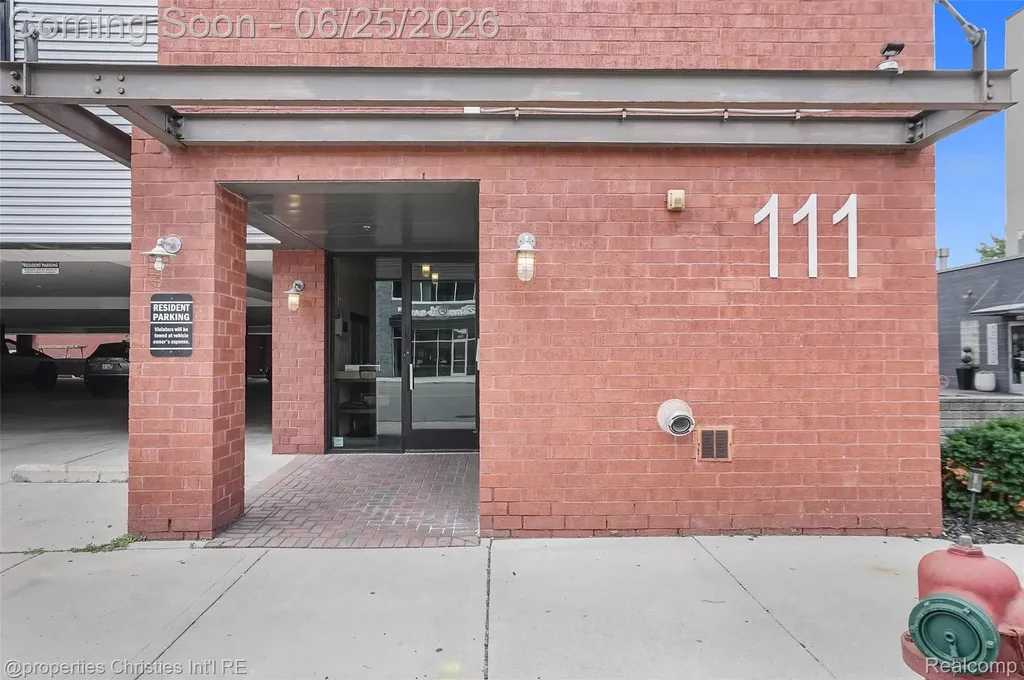 111 N Main Street Royal Oak City MI 48067