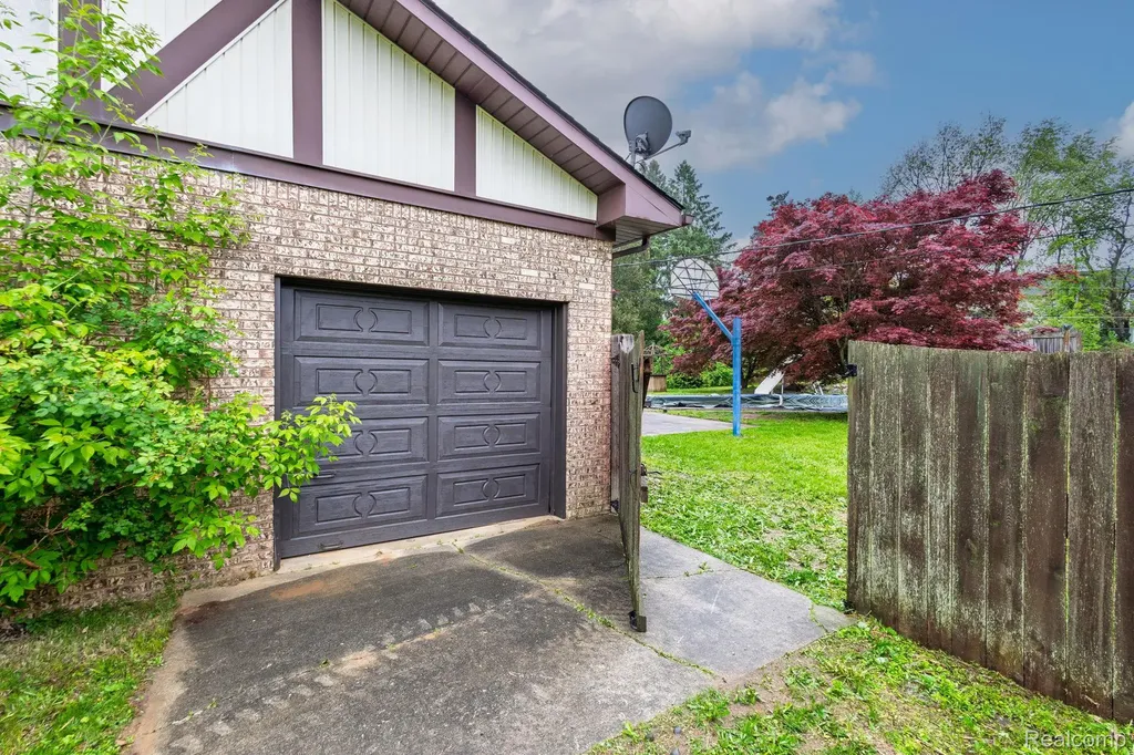 59663 Pettengill Drive Lyon Charter Township MI 48165