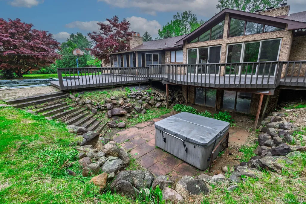 59663 Pettengill Drive Lyon Charter Township MI 48165