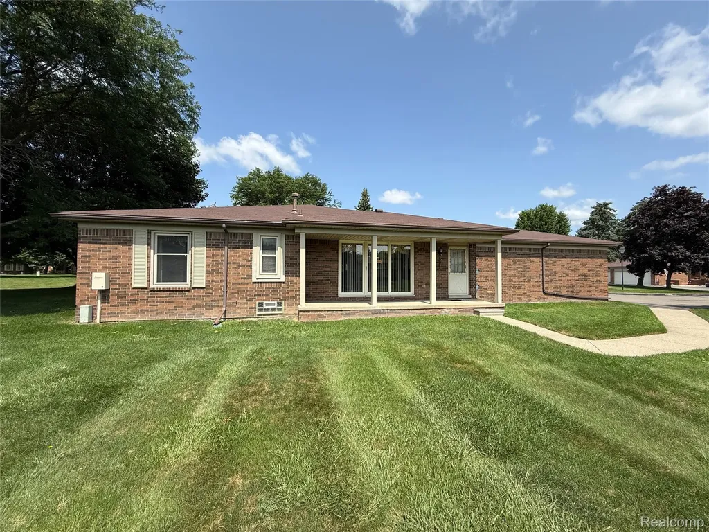 49747 Jefferson Court Shelby Charter Township MI 48315