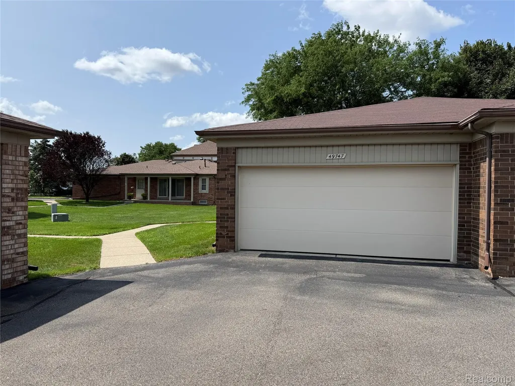 49747 Jefferson Court Shelby Charter Township MI 48315