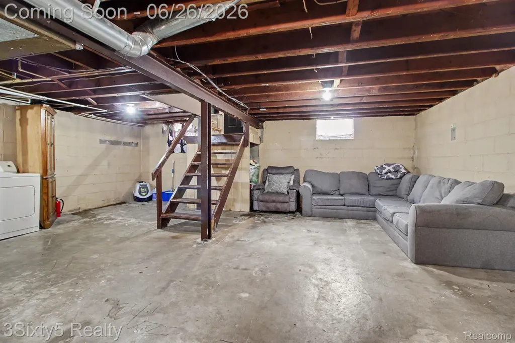26296 Oakland Street Inkster City MI 48141