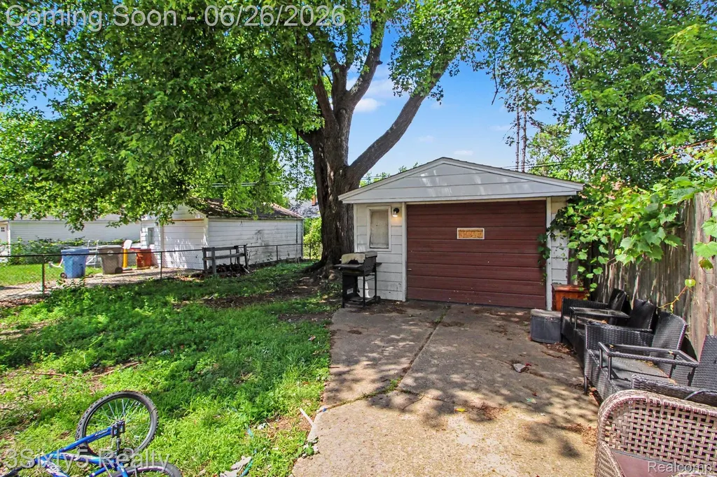 26296 Oakland Street Inkster City MI 48141