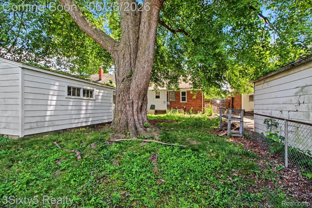 26296 Oakland Street Inkster City MI 48141
