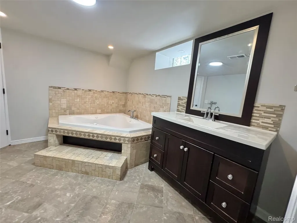 7751 Cortland Avenue Allen Park City MI 48101