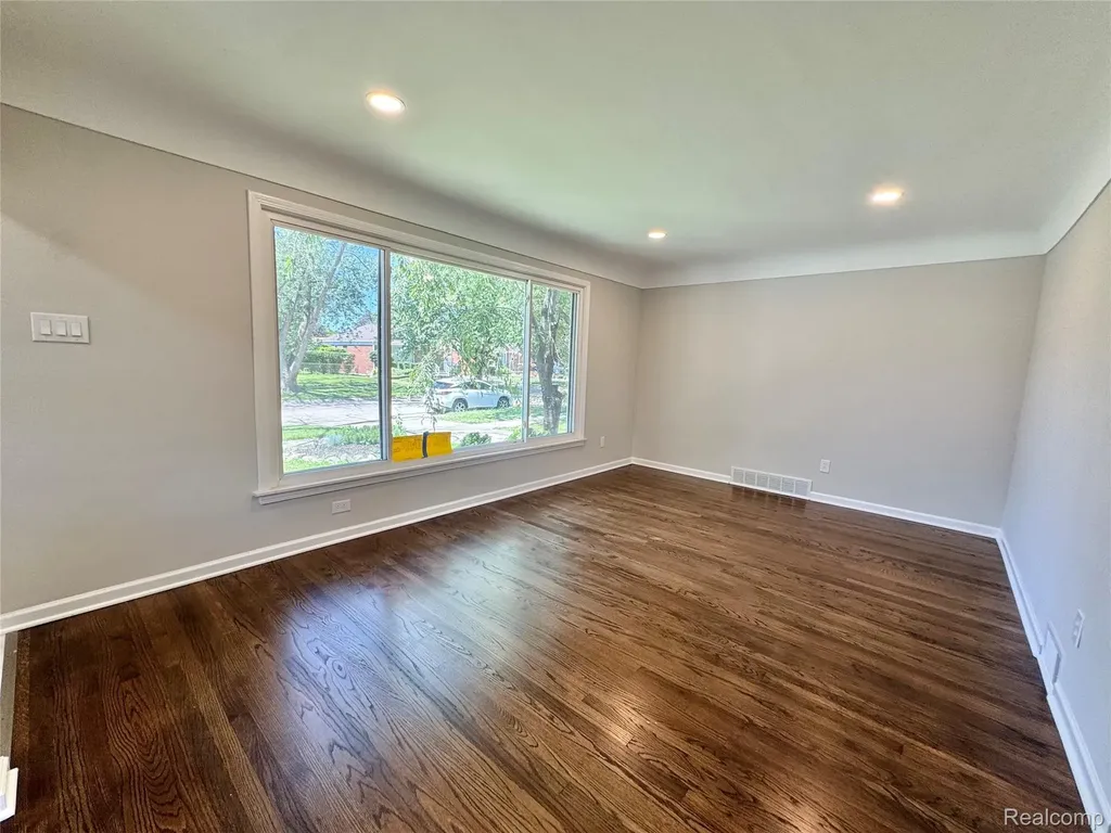 7751 Cortland Avenue Allen Park City MI 48101